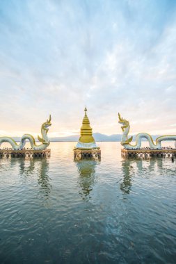 Beyaz Naga heykeli Kwan Phayao, Tayland 'da.