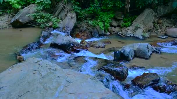 Mok Waterfall Στην Επαρχία Chiang Mai Ταϊλάνδη — Αρχείο Βίντεο