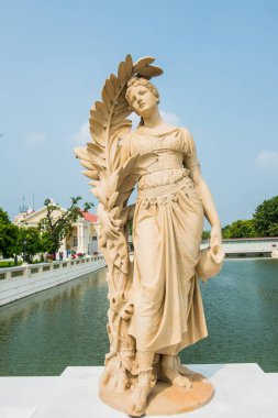 Tayland 'daki Bang Pa-In Sarayı' ndaki eski heykel..