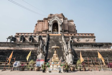 Tayland 'daki antik Varaviharn tapınağı Chediluang pagoda.