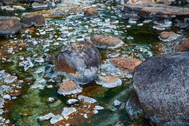 Sıcak su Chae Son 'da akıyor Sıcak kaynak, Tayland.