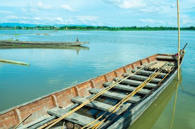Tayland, Kwan Phayao Gölü 'ndeki yerli Tayland teknesi..