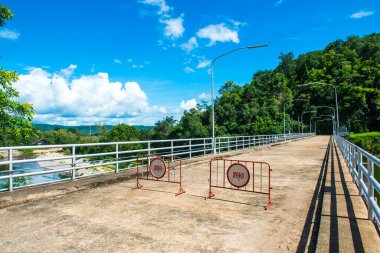 Somut yol Kiew Lom barajı, Tayland