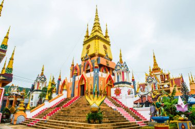Tayland 'daki Huai Sai Khao Tapınağı' ndaki güzel bina..