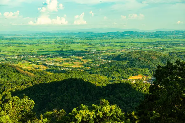 KM 12 'den bakıldığında dağ manzarası, Chiang Rai vilayeti.