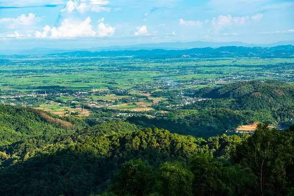 KM 12 'den bakıldığında dağ manzarası, Chiang Rai vilayeti.