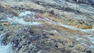 Huay Keaw Şelalesi, Chiang Mai bölgesi içinde temiz su akışı.
