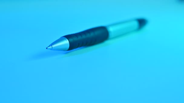 Mechaniczny Ołówek Niebieskim Światłem — Wideo stockowe