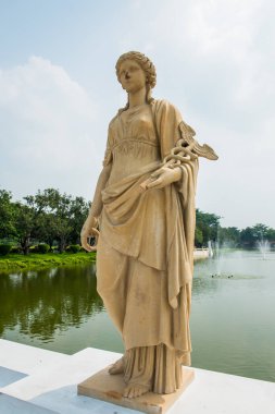 Tayland 'daki Bang Pa-In Sarayı' ndaki eski heykel..