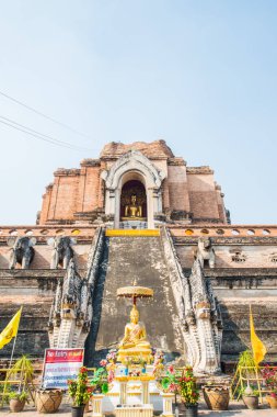 Tayland 'daki antik Varaviharn tapınağı Chediluang pagoda.