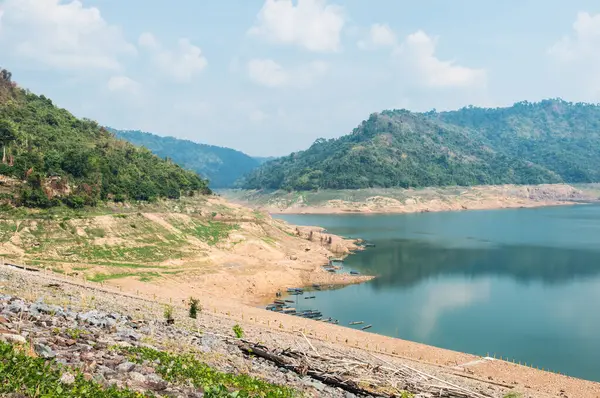 Güzel manzara Khundanprakarnchon Barajı, Tayland