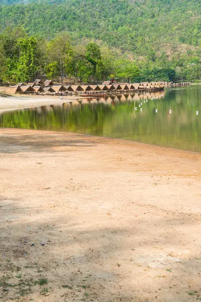 Tayland 'ın Chiangmai ilindeki Huay Tueng Tao Gölü manzarası.
