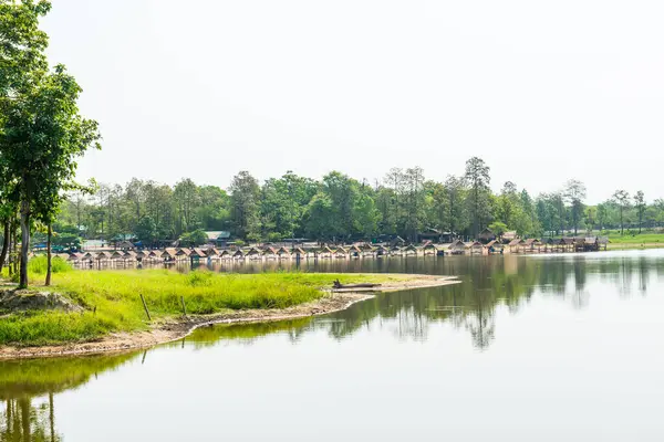 Tayland 'ın Chiangmai ilindeki Huay Tueng Tao Gölü manzarası.