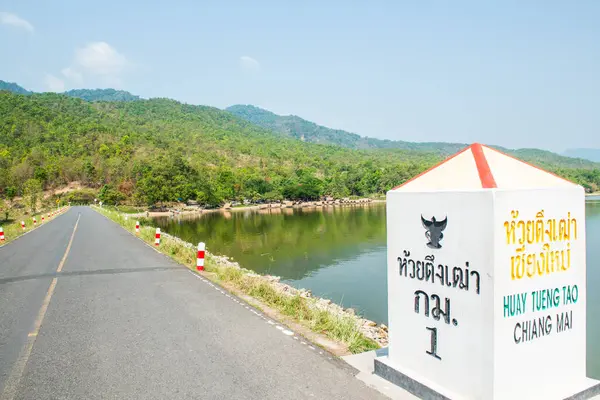 Tayland 'ın Chiangmai ilindeki Huay Tueng Tao Gölü manzarası.