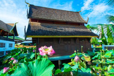 Phuttha Eoen tapınağındaki eski kilise, Tayland.