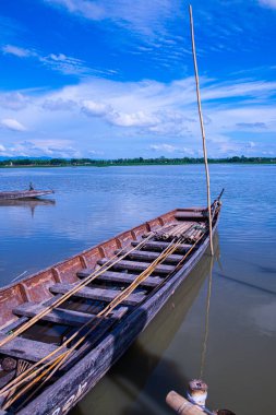 Tayland, Kwan Phayao Gölü 'ndeki yerli Tayland teknesi..