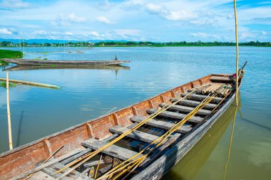 Tayland, Kwan Phayao Gölü 'ndeki yerli Tayland teknesi..