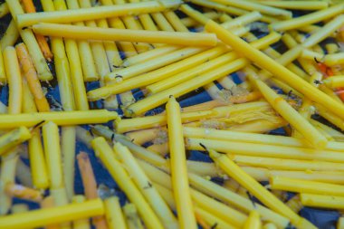 Suda bir grup mum, Tayland.