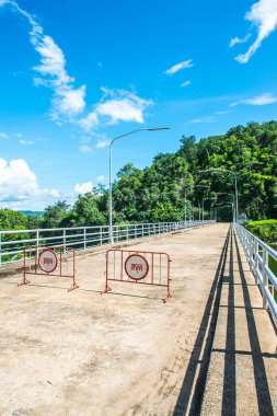 Somut yol Kiew Lom barajı, Tayland