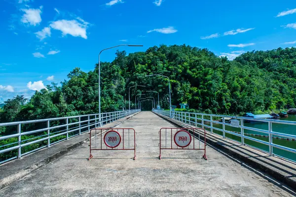 Somut yol Kiew Lom barajı, Tayland