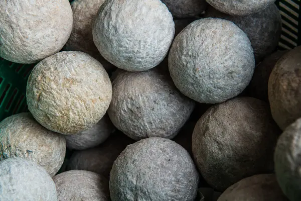 Bir grup mermer top Loknimit, Tayland 'a hazırlanıyor.