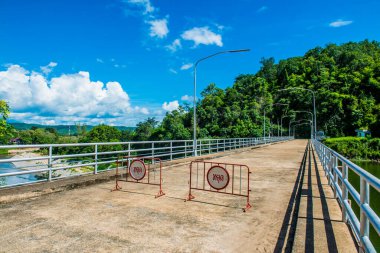 Somut yol Kiew Lom barajı, Tayland