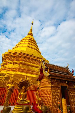 Chiangmai bölgesindeki Phrathat Doi Suthep tapınağı, Tayland.
