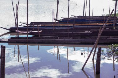 Tayland, Kwan Phayao Gölü 'ndeki yerli Tayland teknesi..