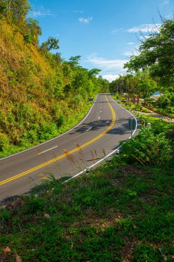 Kwan Phayao 'nun Tayland' daki dağ manzarası.