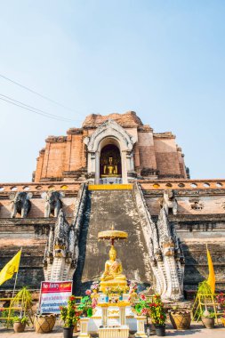 Tayland 'daki antik Varaviharn tapınağı Chediluang pagoda.