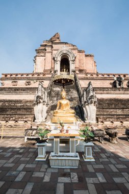Tayland 'daki antik Varaviharn tapınağı Chediluang pagoda.