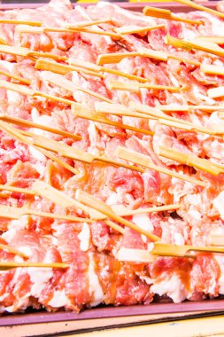 Taze domuz eti, kızarmış domuz, Tayland