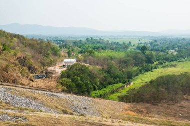 Mae Ngat Somboon Barajı, Tayland Yolu.