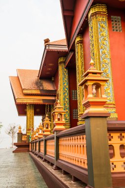 Prayodkhunpol 'deki güzel Tayland tarzı kilise Wiang Kalong Tapınağı, Tayland.