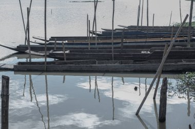 Tayland, Kwan Phayao Gölü 'ndeki yerli Tayland teknesi..