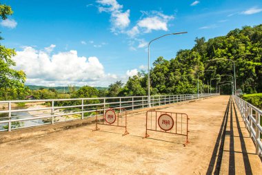 Somut yol Kiew Lom barajı, Tayland