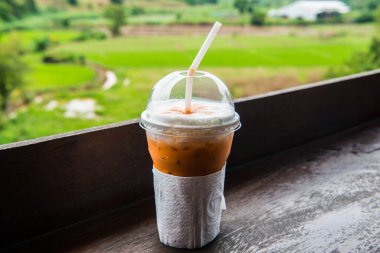 Plastik Bardakta Buzlu Süt Çayı Doğal Görüş, Tayland.