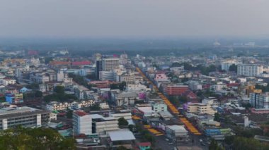 Nakhon Sawan şehrinin gün batımında, Tayland.