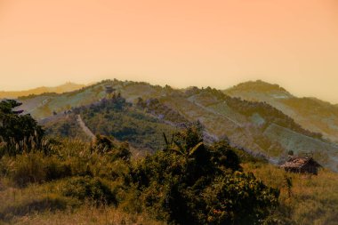Nan Eyaleti 'nin karmaşık dağları. Nan eyaletinin güzel dağlarının doğal manzarası..
