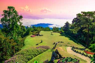 Tayland 'ın Chiang Mai eyaletindeki Huai Nam Dang Ulusal Parkı' nın güzel manzarası.