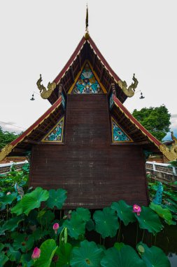 Phuttha Eoen tapınağındaki eski kilise, Tayland.