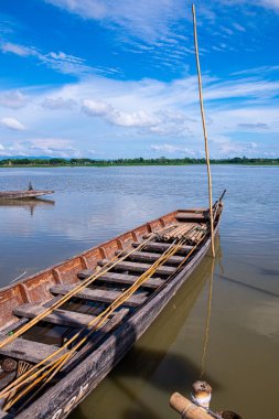 Tayland, Kwan Phayao Gölü 'ndeki yerli Tayland teknesi..