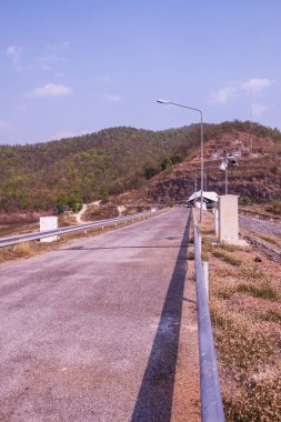Mae Ngat Somboon Barajı, Tayland Yolu.