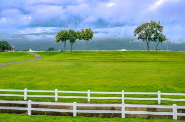 Chiang Mai Eyaleti 'nde halka açık bir park 120 rai. Chiang Mai 'de egzersiz yapmak için güzel bir park. Yeşil çimenler, dağ manzarası ve temiz hava. Rahatlamak için kamusal alanlar ve güzel sabah manzaraları.