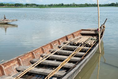 Tayland, Kwan Phayao Gölü 'ndeki yerli Tayland teknesi..