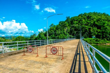 Somut yol Kiew Lom barajı, Tayland