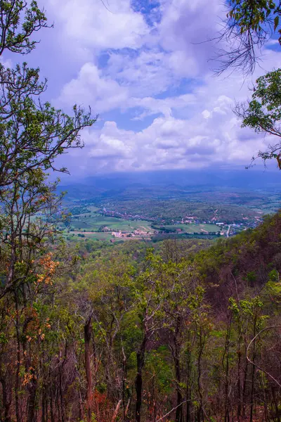 Tayland 'ın Lampang eyaletindeki Pan şehrinin en iyi manzarası