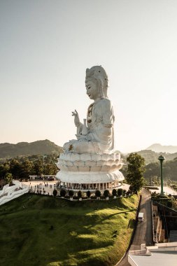 Guan Yin heykeli Hyuaplakang tapınağında, Tayland.