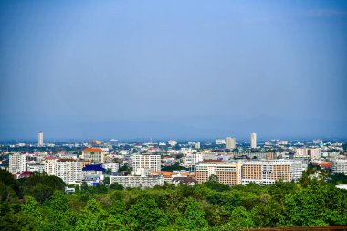 Mavi gökyüzü olan Chiangmai şehri, Tayland.