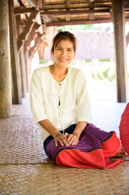 Lanna tarzı geçmişi olan Taylandlı kadın, Chiang Mai.